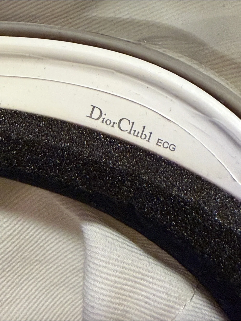 Christian Dior J’Adior DiorClub1 visor in Gunmetal